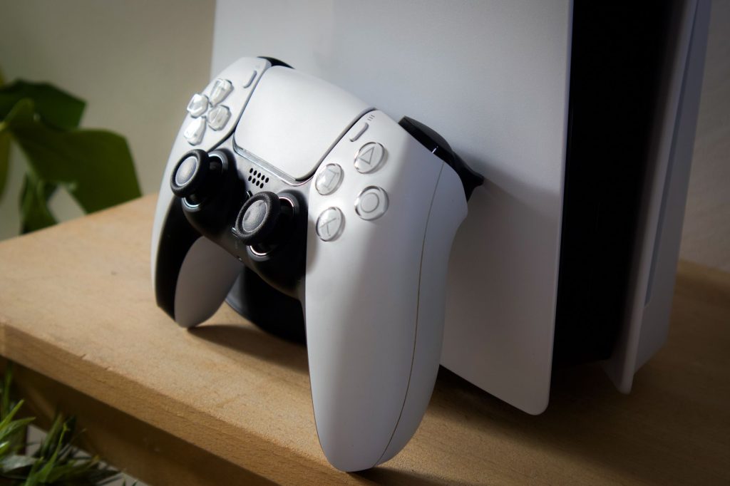 Console PlayStation 5 prête à accueillir un volant Logitech