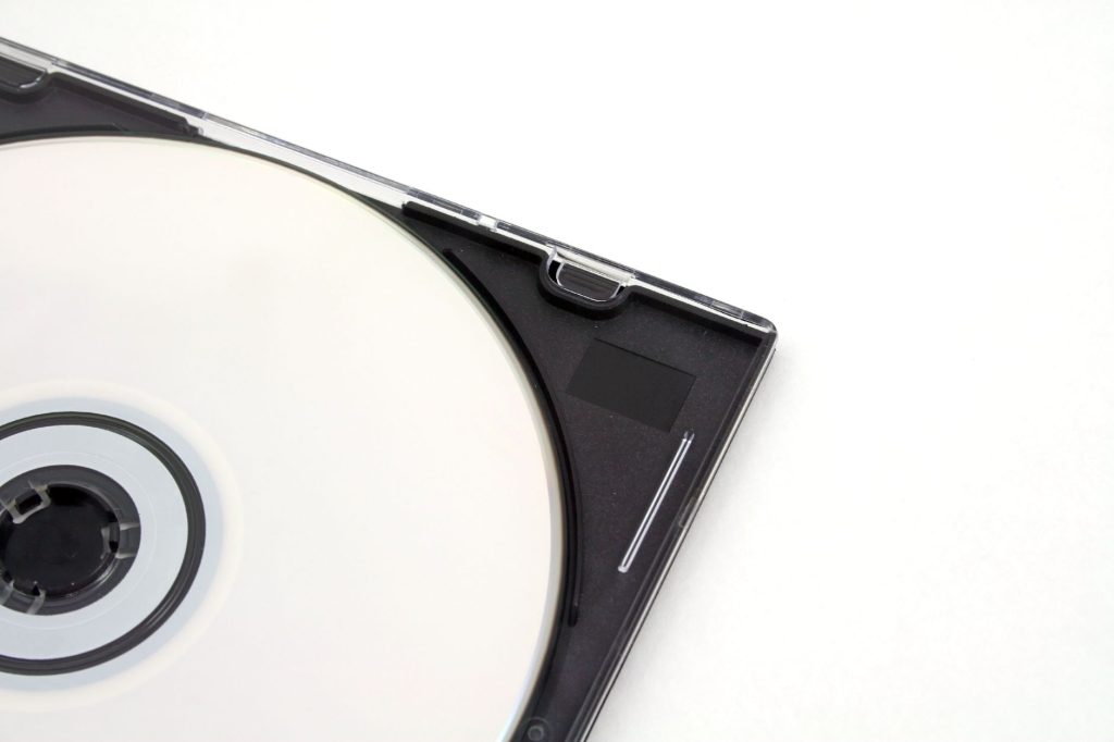 Disque compact CD prêt à être copié sur une clé USB