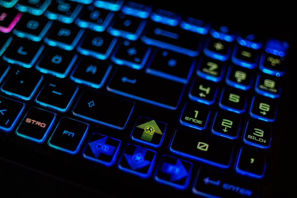 Clavier rétroéclairé d’un PC portable gamer TUF Gaming A16